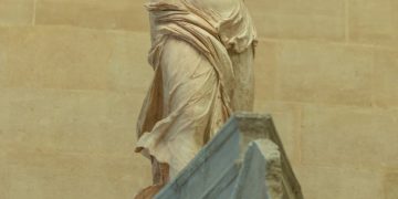 A Visual Journey Through the Louvre: Must-See Masterpieces