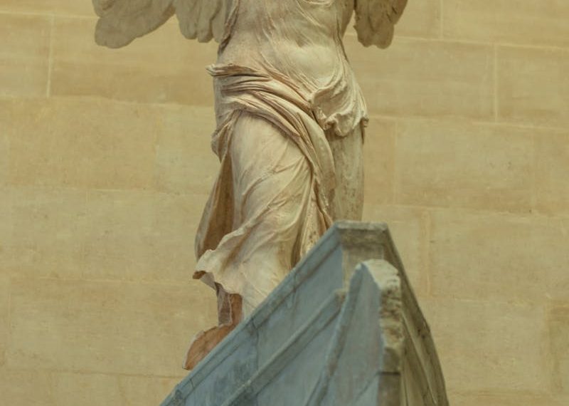 A Visual Journey Through the Louvre: Must-See Masterpieces A Visual Journey Through the Louvre: Must-See Masterpieces
