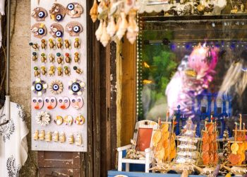 The Influence of Local Art on Travel Experiences: How Creativity Shapes Your Journey
